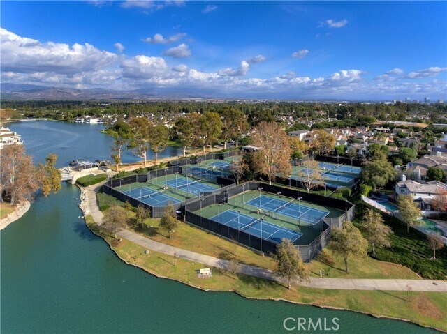 Building Photo - 30 Pinewood