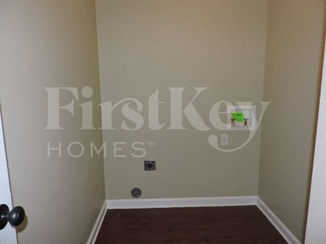 Building Photo - 828 Tropicana Dr E