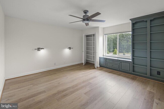 Building Photo - 8340 Greensboro Dr