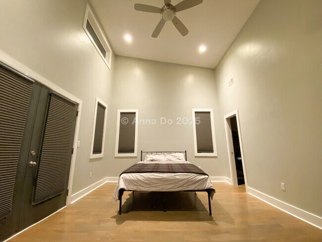 Building Photo - 809 21st Ave N