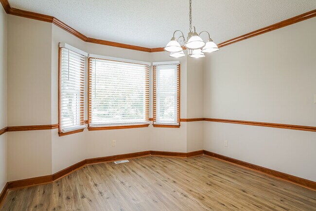 Building Photo - 1113 Buttercup Ln
