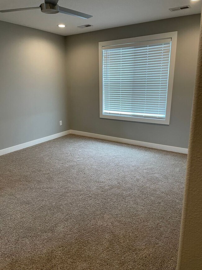 Building Photo - Beautiful newer home in West Des Moines - Waukee School Dist!