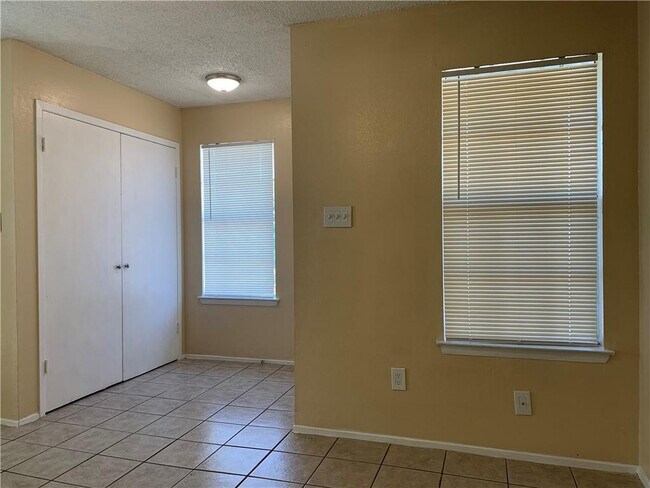 Building Photo - 3303 Vintage Hills Cove