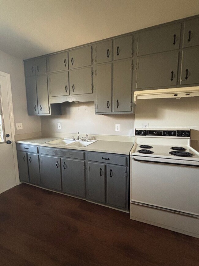 Building Photo - 1231 John Ross Rd