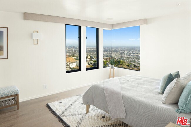 Building Photo - 2231 Sunset Plaza Dr