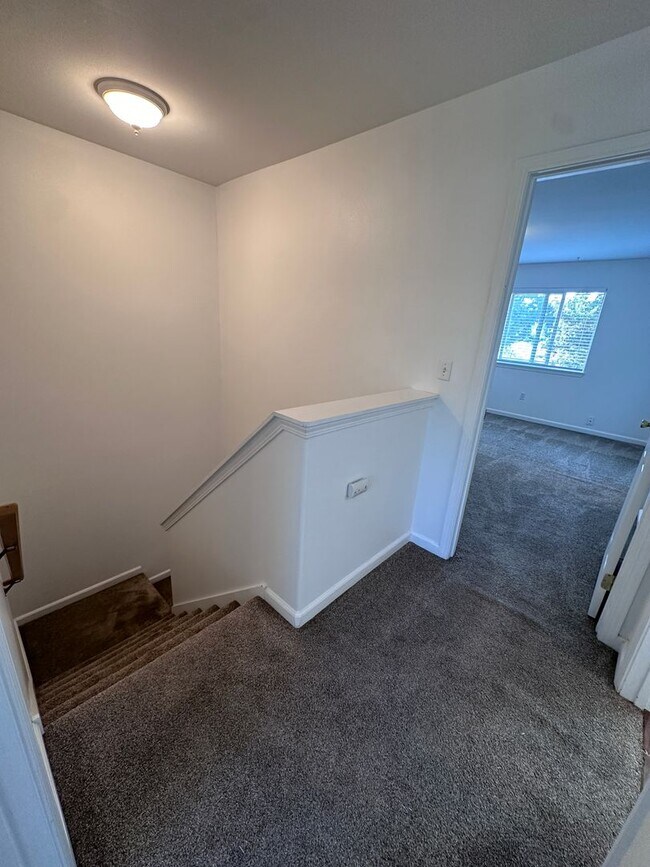 Building Photo - Updated 2 Bed Townhome w/ Garage, Fireplace & Utilities Included!