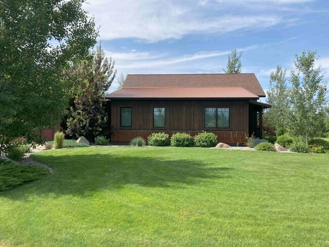 Building Photo - Stunner on Springhill