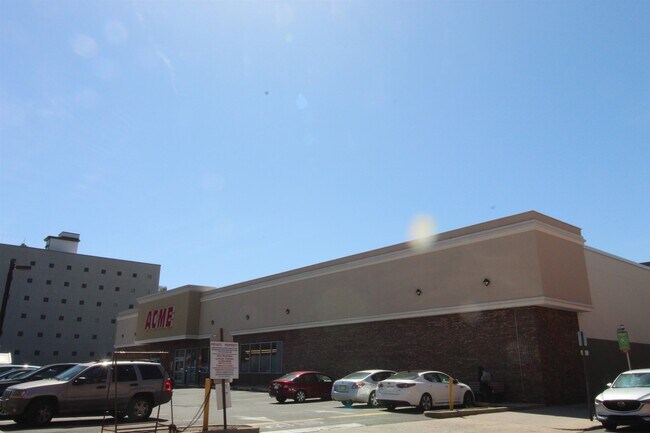 Building Photo - 711 Clinton St
