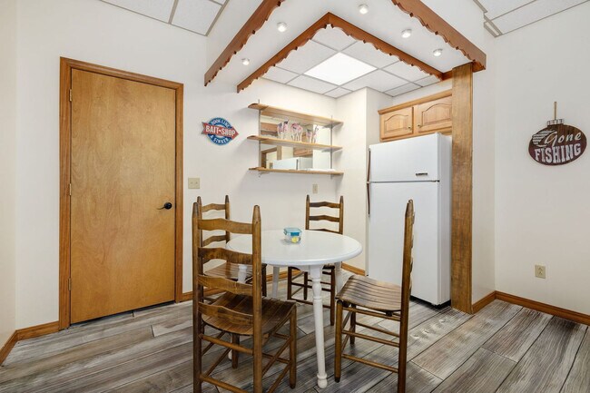 Building Photo - 814 County Rd 1524