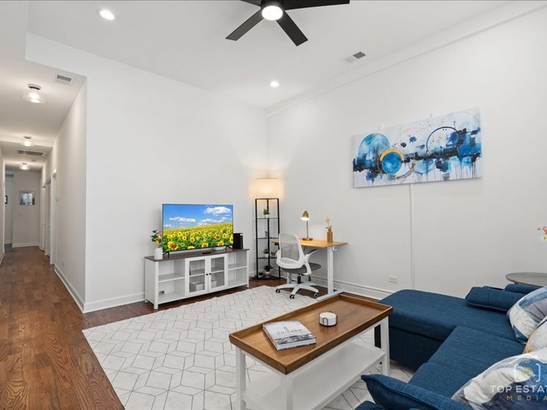 Building Photo - 3529 S Indiana Ave