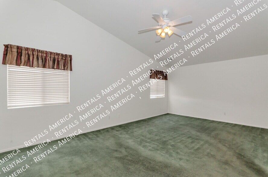 Building Photo - 894 N Sugar Maple Pl