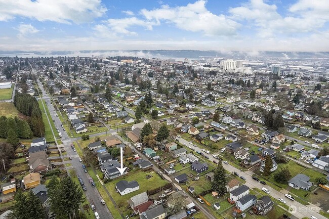 Building Photo - Cozy 3 Bedroom Retreat in Central Tacoma