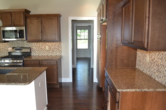 Building Photo - 5627 Spicewood Dr