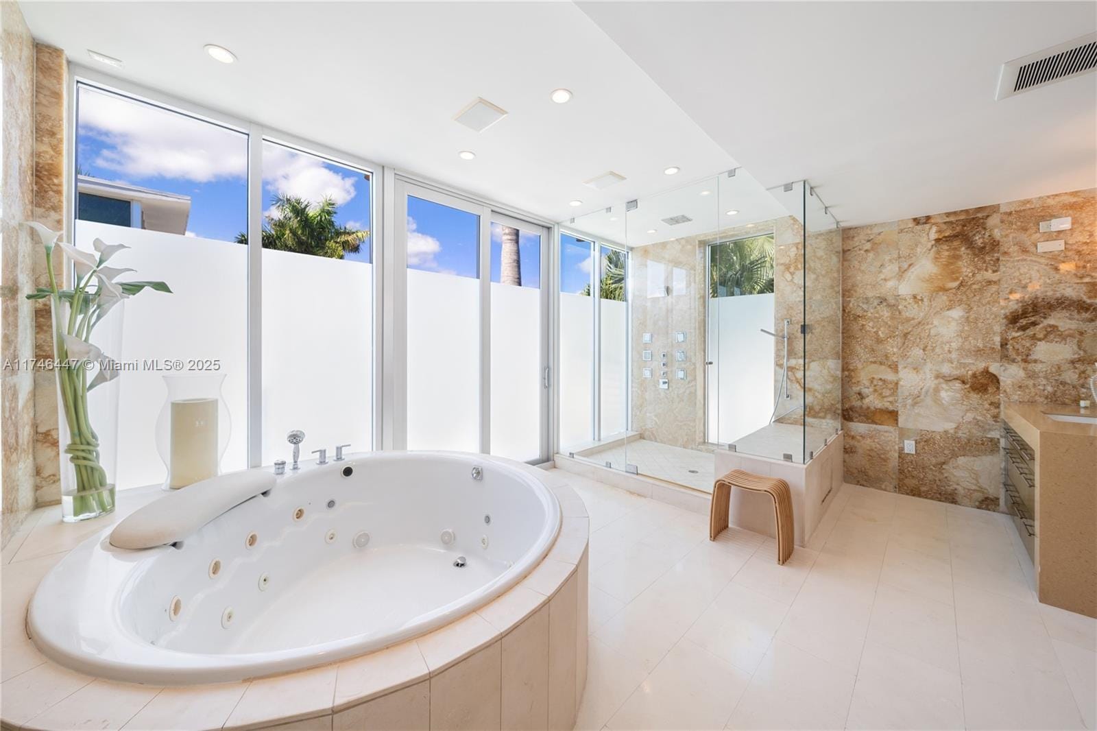 Building Photo - 1061 N Venetian Dr