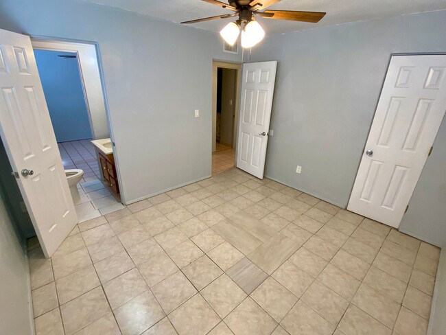 Building Photo - 3-Bedroom, 1.5 bath in Phoenix That’s read...