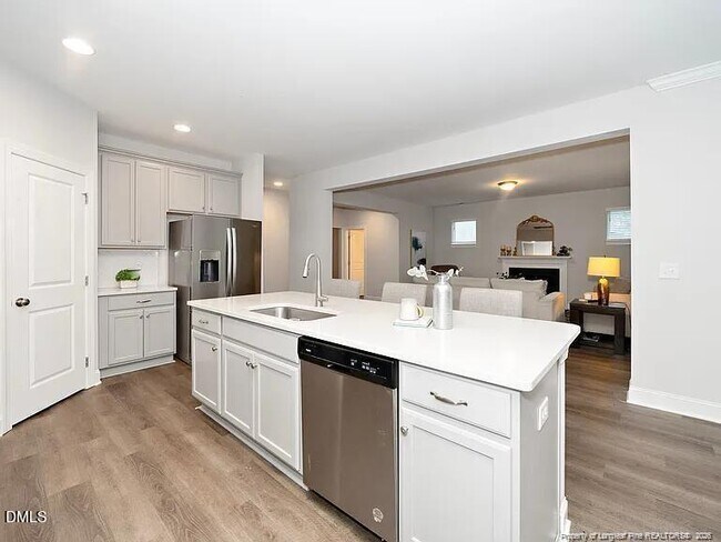 Building Photo - 1425 Queen Trigger Dr