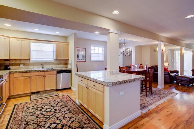 Building Photo - 2102 S Sherman St