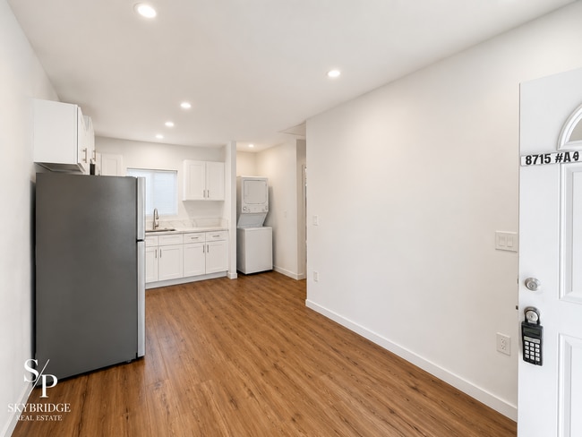 Building Photo - Charming 1-Bedroom ADU with Hardwood Floors – Downey Living at Its Best!