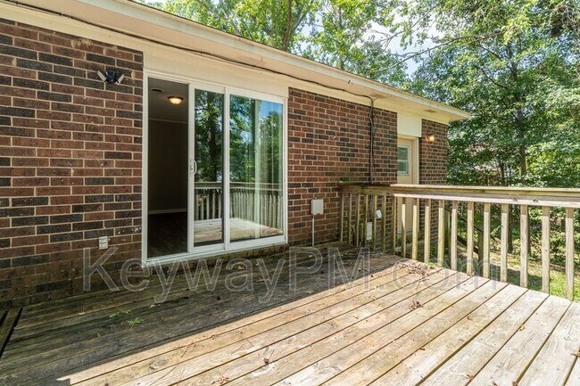 Building Photo - 122 Shadowood Dr