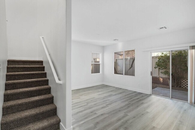 Building Photo - WONDERFUL 3 BEDROOM HOME AT END OF CUL-DE-...