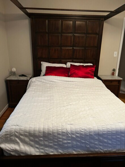 Building Photo - 10166 Glebe Rd