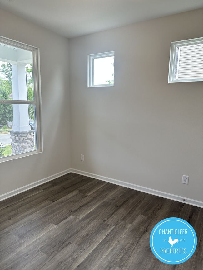 Building Photo - 2528 Reynolds Dr