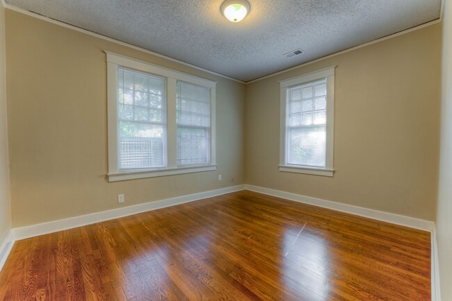 Building Photo - Rent reduced! Move-in Special! 1/2 off fir...