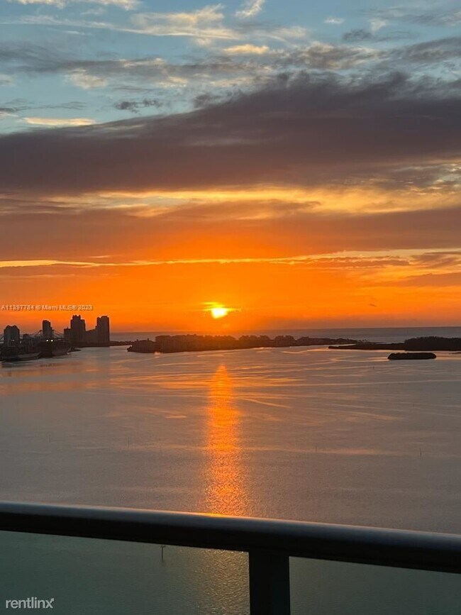 Building Photo - 2 br, 2.5 bath Condo - 1331 Brickell Bay D...