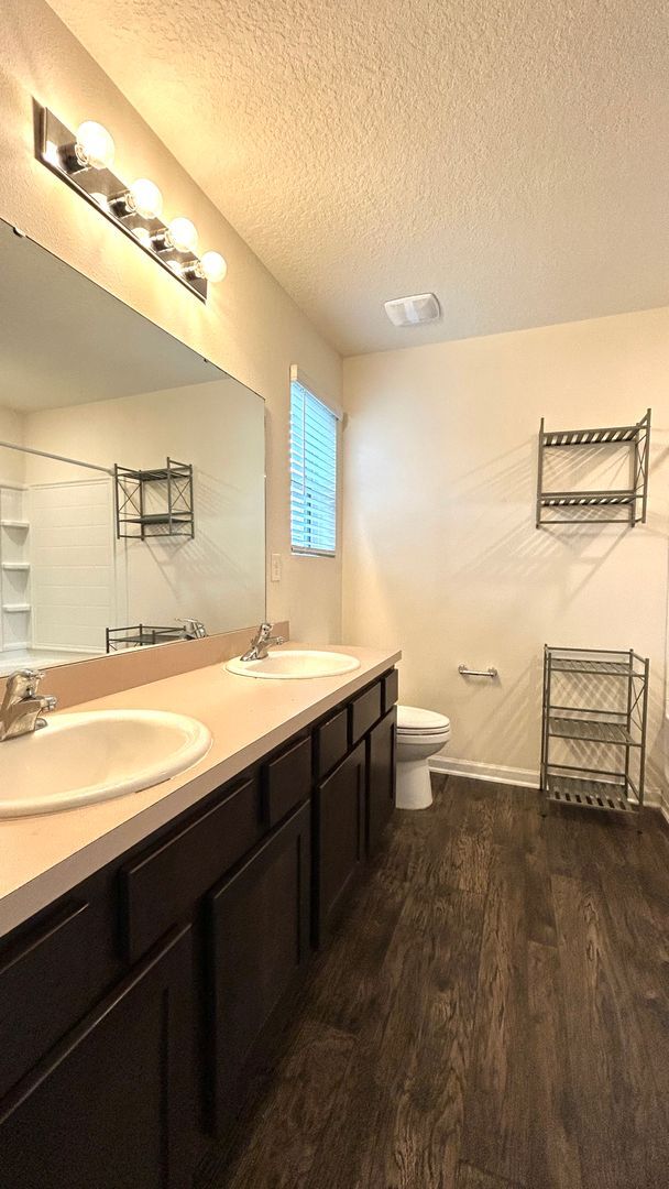 Building Photo - Fabulous 4 Bedroom 2 Bath in Pritchard Point