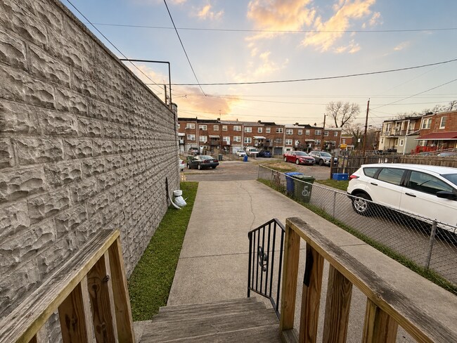 Building Photo - Spacious 3-Bedroom Home with Modern Interior Finishes