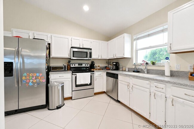 Building Photo - 1755 SW Castinet Ln