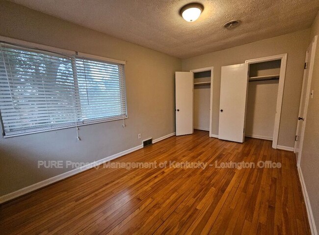 Building Photo - 115 Delmont Dr