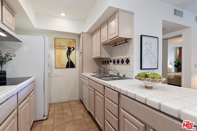 Building Photo - 1351 N Crescent Heights Blvd