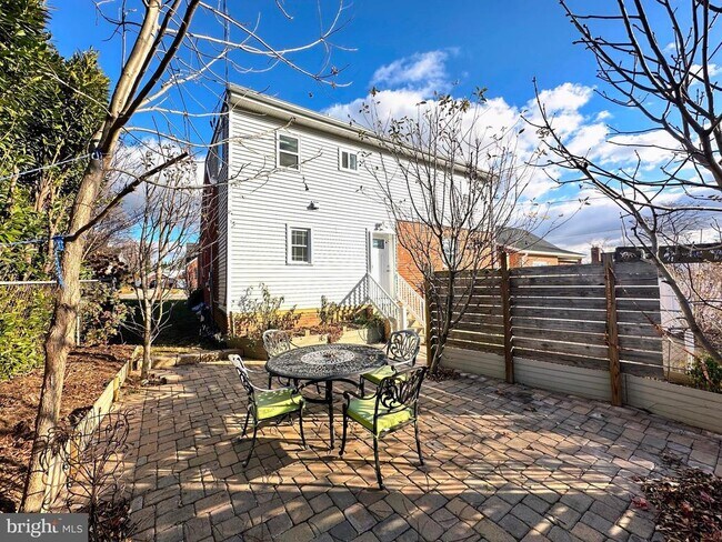 Building Photo - 102 Frederick Ave