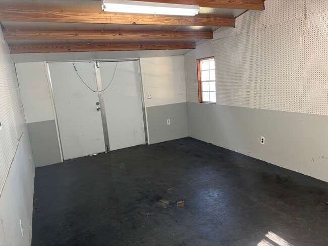 Building Photo - 4036 Woodridge Rd