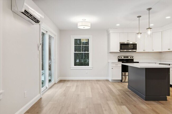 Building Photo - 24 Foliage Way