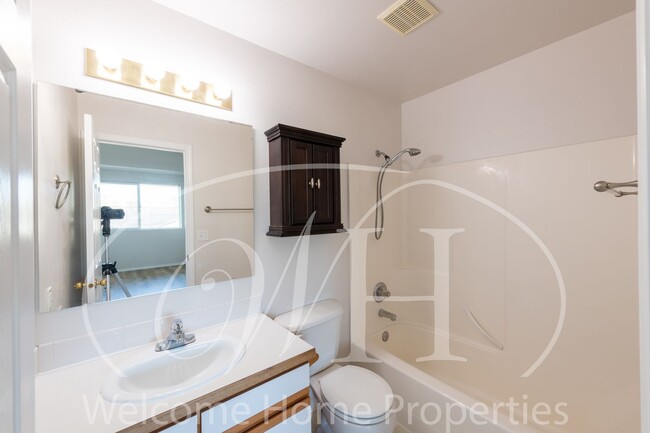 Building Photo - Enjoy the Open Floor Plan and Generous Storage in this College Place Duplex