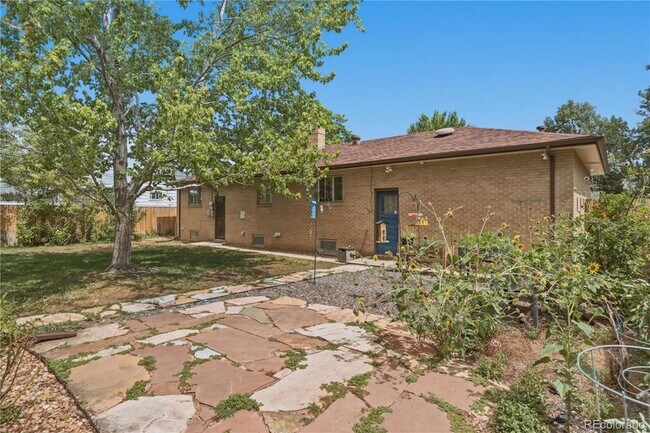 Building Photo - 1631 Xanthia St