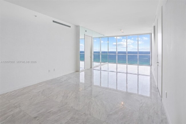 Building Photo - 100 South Pointe Dr