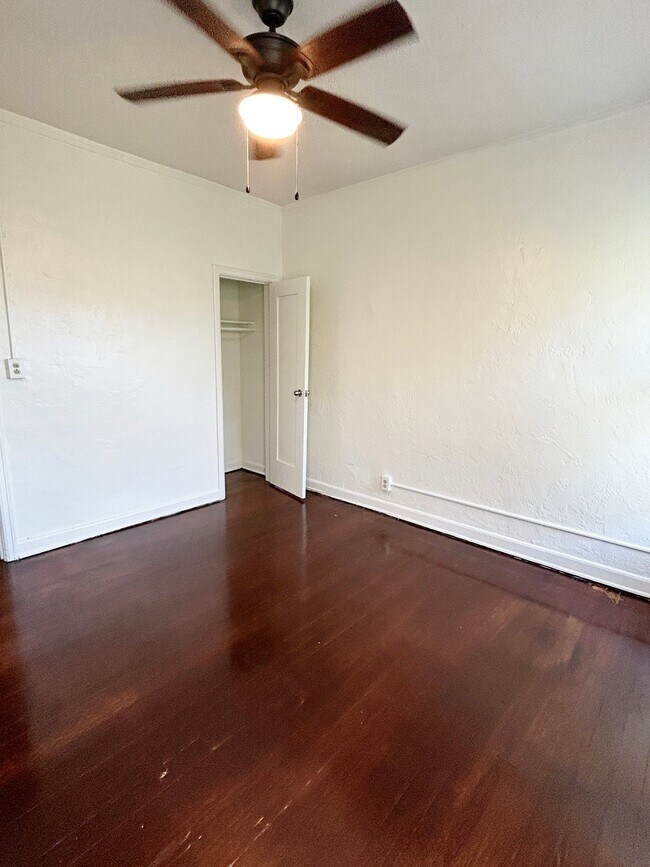 Building Photo - 1523 N McCadden Pl