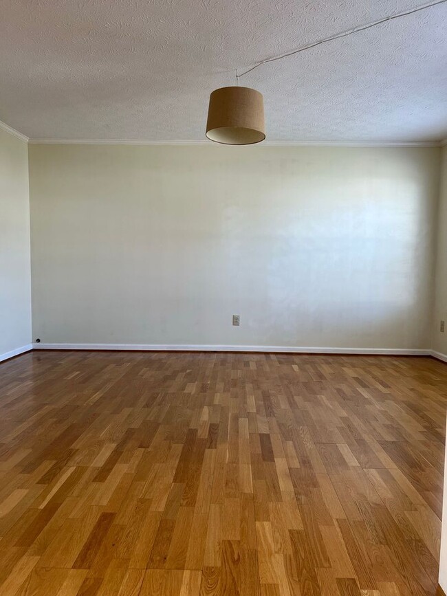 Building Photo - 110 Bugle Ct