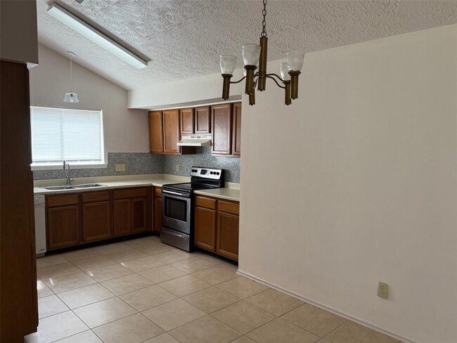 Building Photo - 5613 Countryaire St