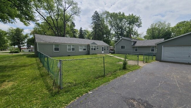 Building Photo - 16002 Spaulding Ave