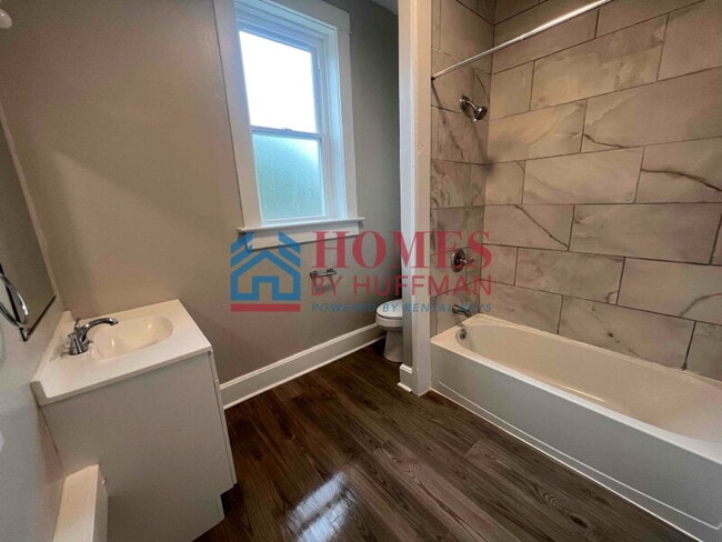 Building Photo - One Bedroom Apartment | Upstairs | Move In...