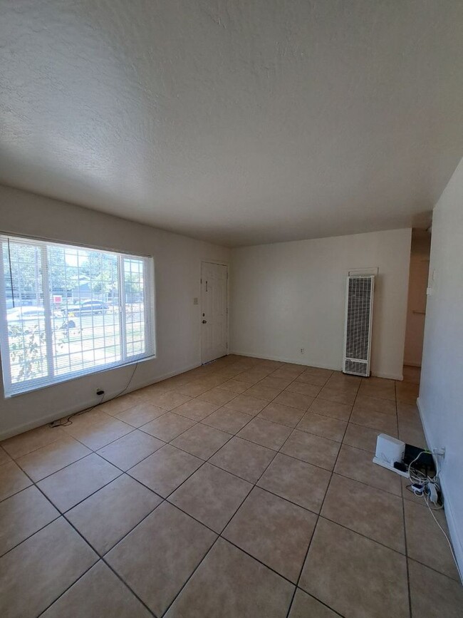 Building Photo - 2-bedroom Single Family Home with Solar!