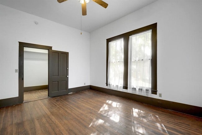 Building Photo - 304 Olive St