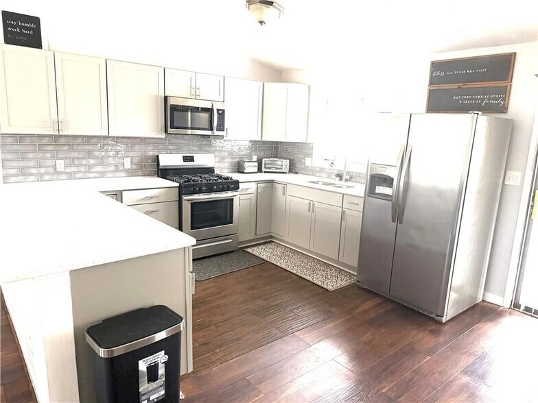 Building Photo - 5285 Mainstreet Park Dr