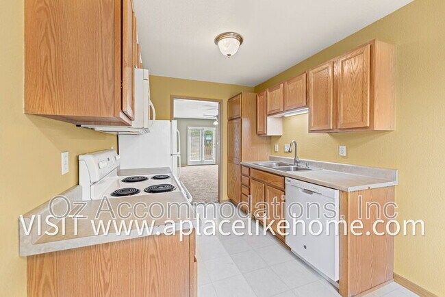 Building Photo - 8626 N Cleveland Ln