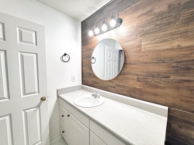 Building Photo - 4797 Old Mill Ct