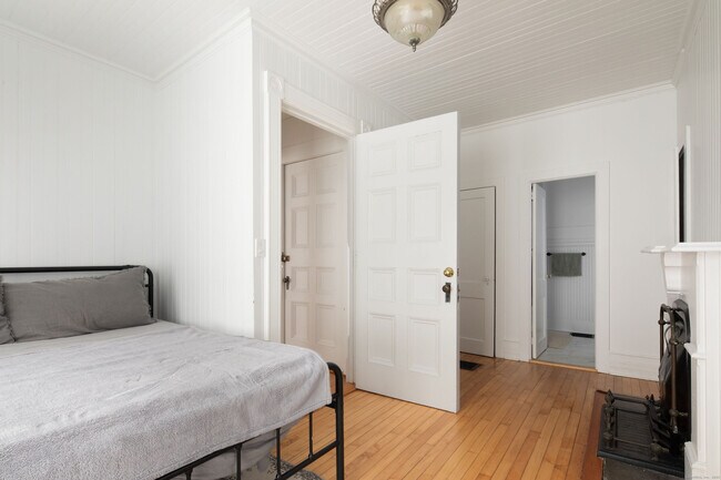 Building Photo - 362 Lime Rock Rd